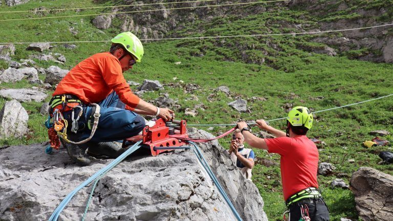Bergrettung: Ausbildungskurs für künftige Ausbilder an der Ravensburger Hütte