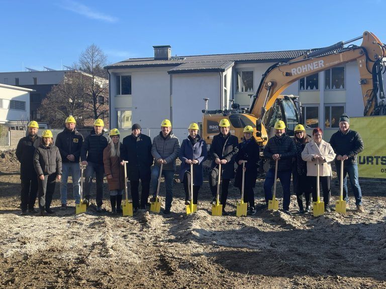 Spatenstich Volksschule Tosters