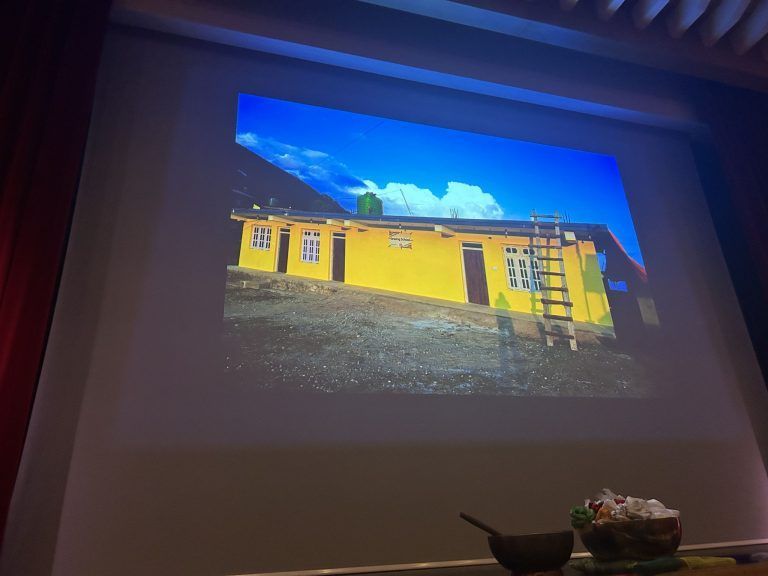 Benefizveranstaltung Nepal Wolfgang Bartl let the children walk