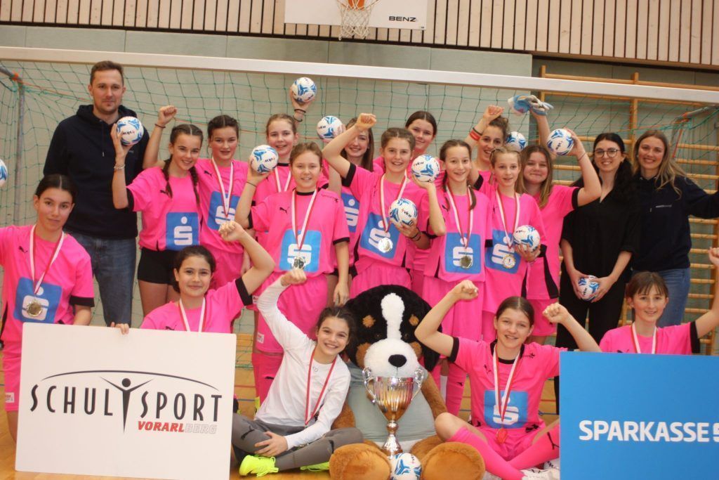 So feierten die Futsal-Siegerinnen aus Nüziders