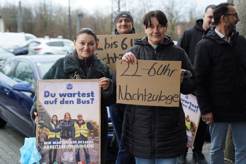 &#8220;Du wartest auf den Bus. Wir auf die Nachtzulage&#8221;