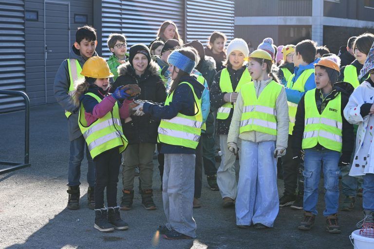 Spatenstich Volksschule Tosters