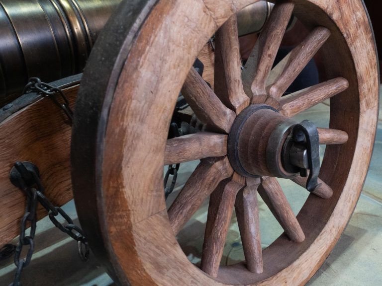 Vom Schuhmacher zum Handwerkskünstler: Ein Leben voller Leidenschaft und Vielseitigkeit: 10.000 Jahre altes Holz kam zur Anwendung