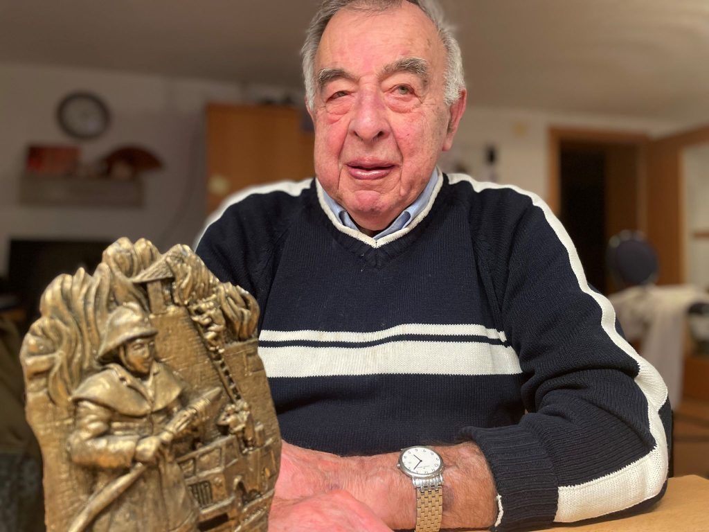 Ein seltenes Jubiläum – Dieser Mann hält der Feuerwehr schon seit über 70 Jahren die Treue