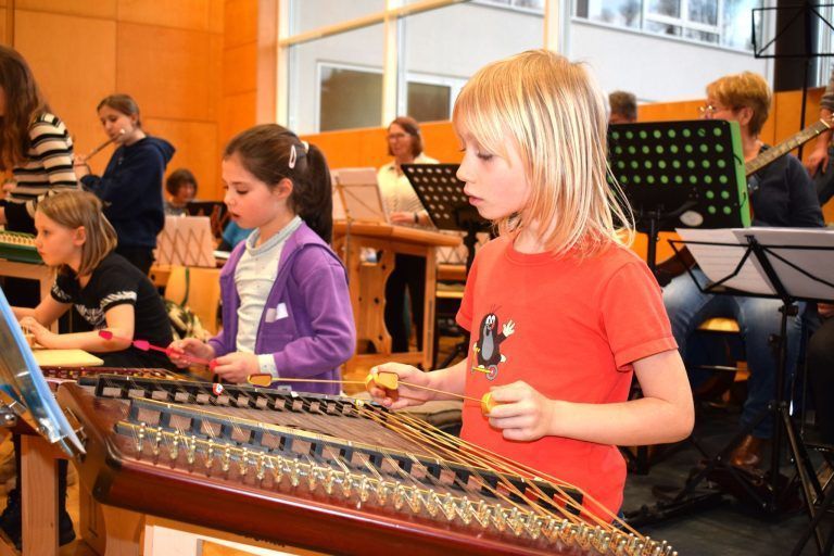 Zither und Hackbrett wieder im Trend: Auch Anfänger waren mit Begeisterung dabei.