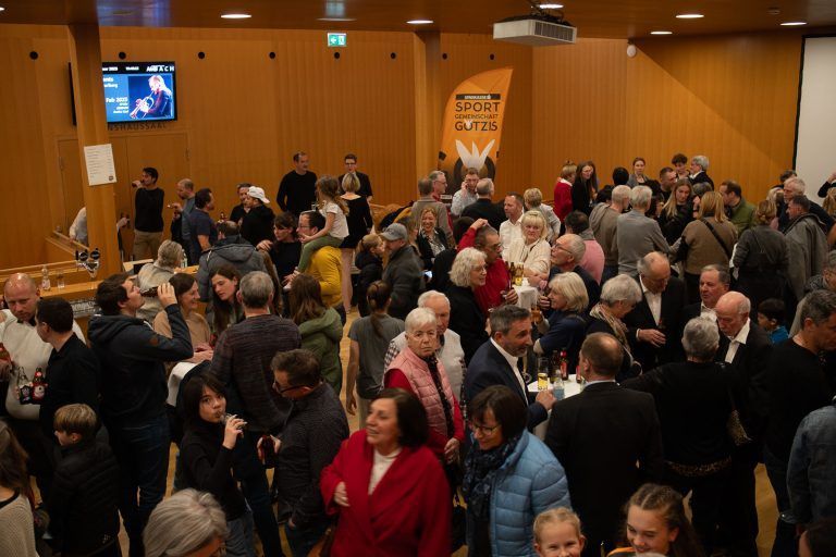 Die Gesichter der Sportgemeinschaft Götzis: Selbst nach der Veranstaltung war viel los im Foyer AM BACH