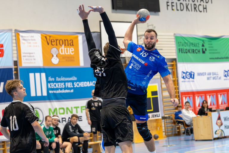 Tor von Spielertrainer Roganovic wurde aberkannt. 