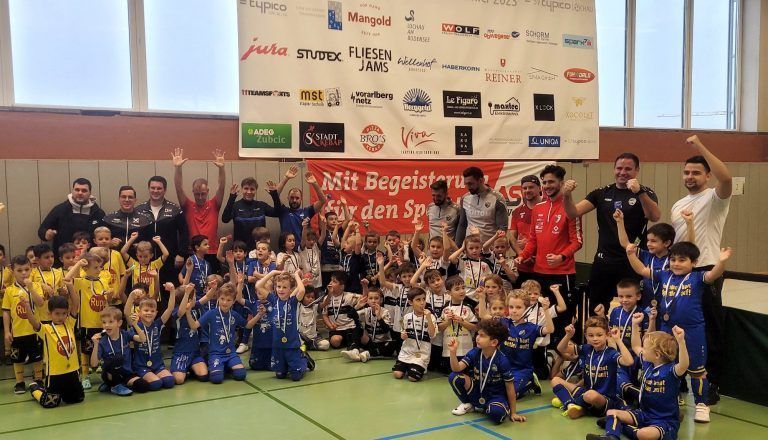 Für die Fußballjugend ist das „Raiffeisen-Nachwuchs-Hallenturnier 2025“ in Lochau das besondere Highlight in der Winterpause. 91 Mannschaften sind bei diesem einmaligen Fußballevent aktiv mit dabei.