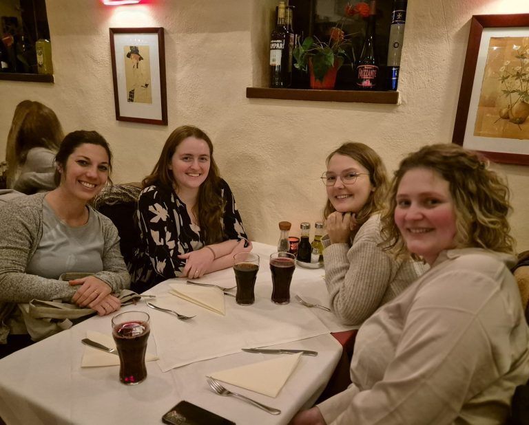 Chor JOY blickte auf ereignisreiches Jahr zurück: Die Chormitglieder genossen einen feinen Abend in der Pizzeria Serenata.