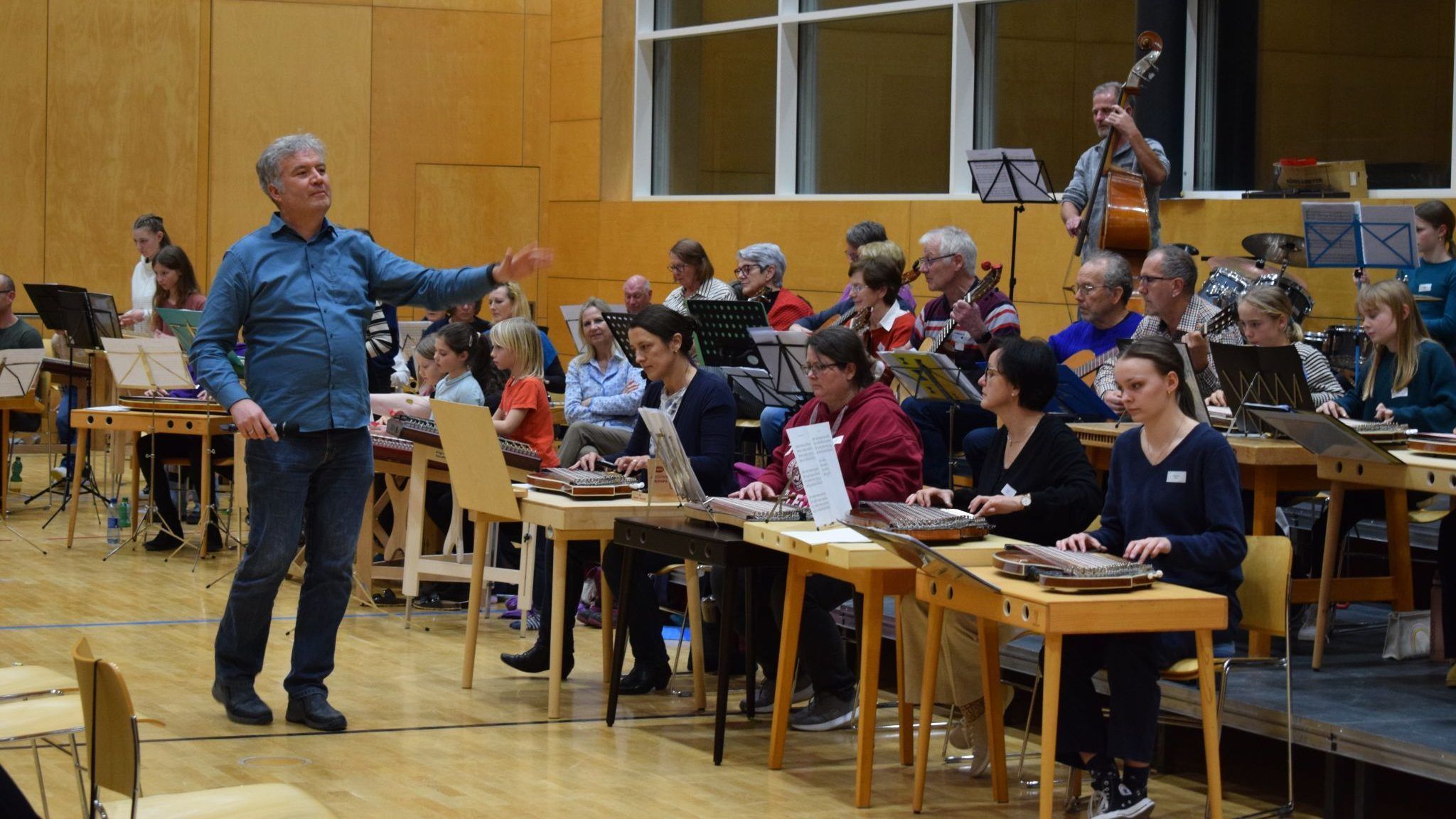 Zither und Hackbrett wieder im Trend: Jörg Lanzinger leitete das Orchester mit Schwung und Charme.