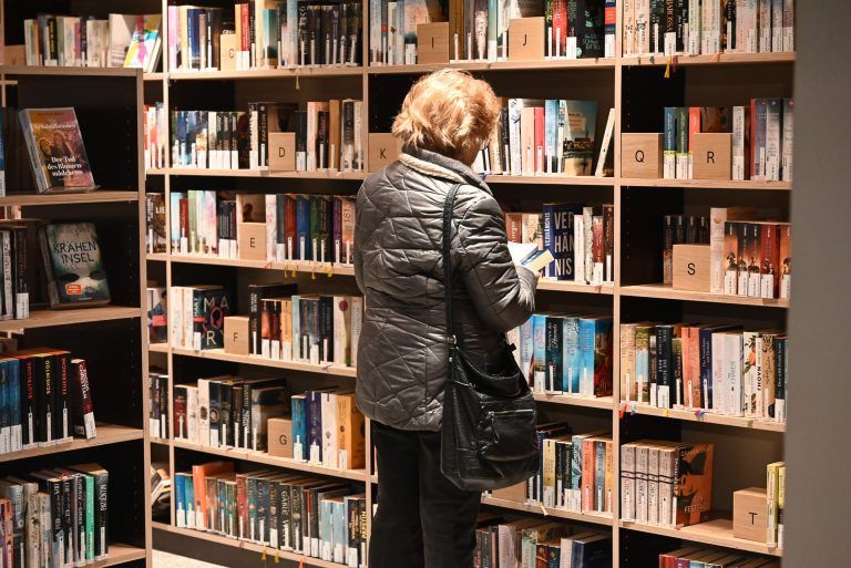 Renovierte Bibliothek wieder eröffnet: Die Bibliothek ist sehr gut besucht.