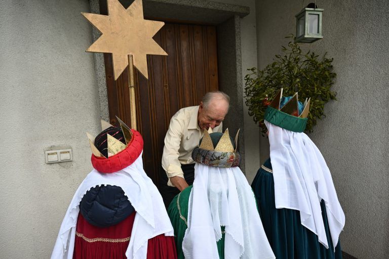 Königliche Post der Sternsinger: Die Kinder waren bei den Lustenauern gern gesehene Gäste.