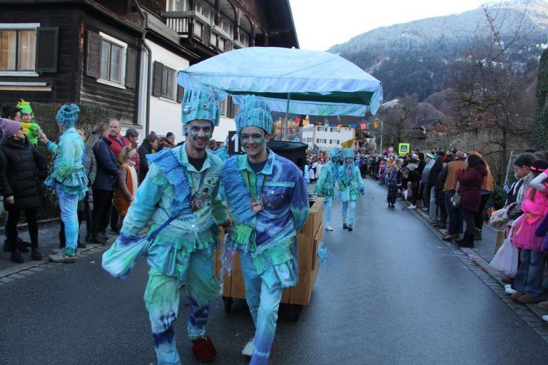 Größter Umzug der Region: Auch Meeresbewohner und Eismenschen waren zu sehen.