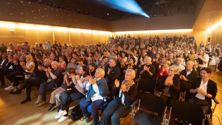 Die Gesichter der Sportgemeinschaft Götzis: Prall gefüllter AM BACH-Saal
