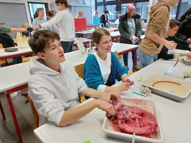 Wälder Gymnasium stellt sich vor: Spannende Versuche gibt es in Biologie zu sehen..