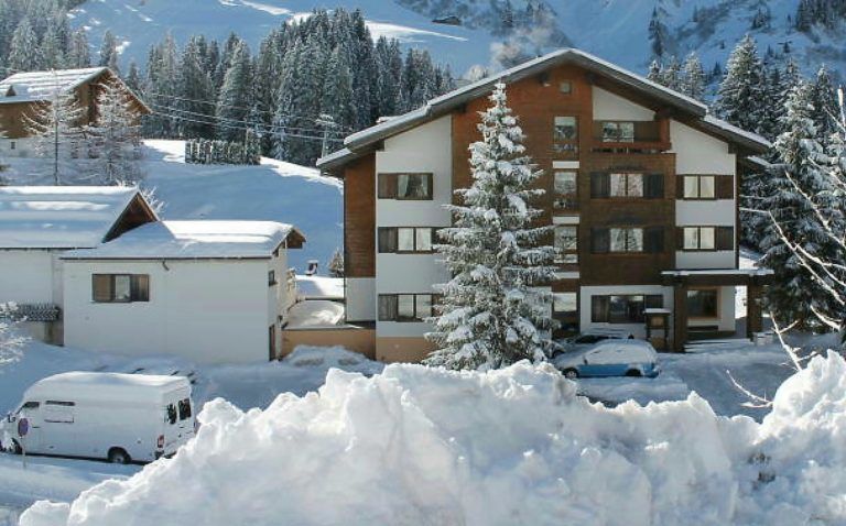 Traumstart in den Wälder Tourismus-Winter: Für das seit Jahren nur noch als Personalunterkunft genutzte Hotel Mohnenfluh wird seit vielen Jahren eine Nachnutzung diskutiert – die Umsetzung des 2021 präsentierten Projekts steht jedoch in den Sternen und damit auch der Bau der Dorfbahn.