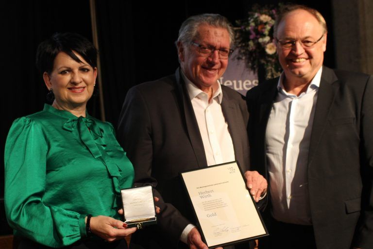 Vereine sind das Herz der Gesellschaft: An der Spitze der Geehrten: Herbert Wirth, der für 20 Jahre Obmann der Seniorenbörse von Bgm. Elmar Rhomberg und seiner Stellvertreterin Sabine Kassegger die Auszeichnung in Gold erhielt.