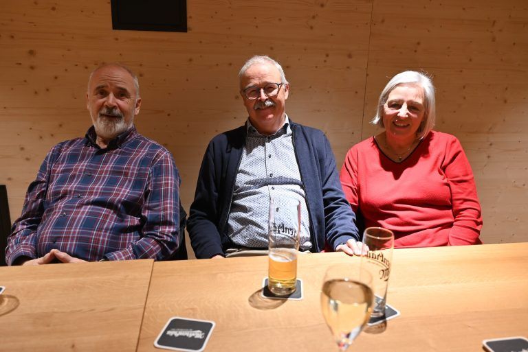 Neues Schützenhaus Rheintal begeistert : Jeden Mittwochabend kommen Wilfried, Egon und Barbara vorbei, die die gesellige Atmosphäre im Schützenhaus schätzen.