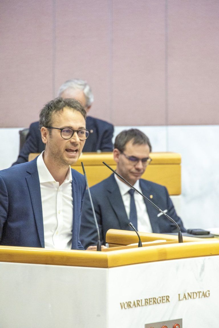 Grün-rot-pinke Kritik an FPÖ und ÖVP - und gegenseitig