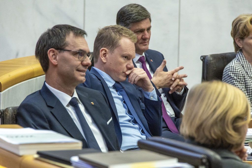 Grün-rot-pinke Kritik an FPÖ und ÖVP &#8211; und gegenseitig