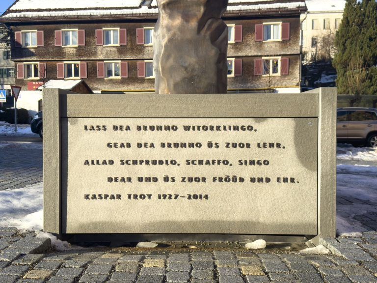 "Ich bin für Diskussionen offen" – Der Künstler hinter dem neuen Egger Dorfbrunnen