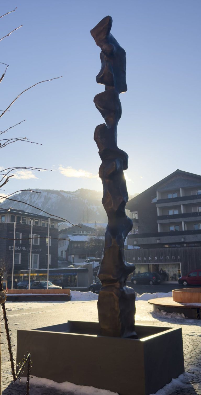 "Ich bin für Diskussionen offen" – Der Künstler hinter dem neuen Egger Dorfbrunnen