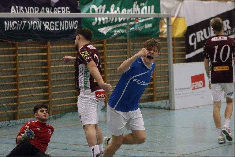 Hallenfußball
