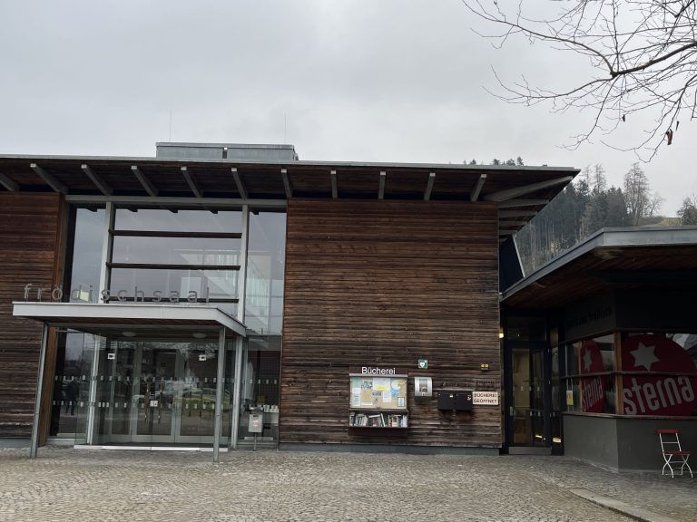 Das Trinkwasserleitungssystem im Frödischsaal in Muntlix wird im Sommer saniert.