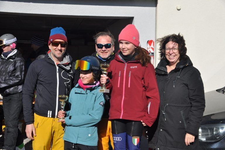 v.li.: Daniel Siegl, Sophia Stark, BM Harald Witwer, Lea Wachter, BMI Alexandra       Schalegg,