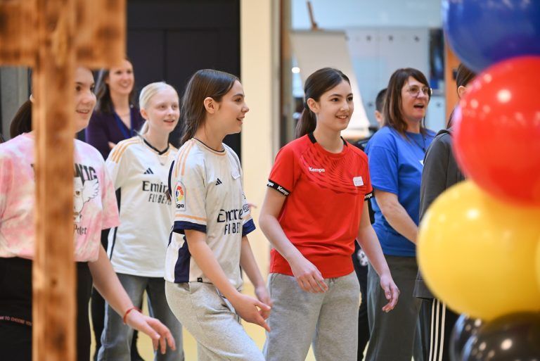 Magische Olympiade an MS Mittelweiherburg: Beim Tanzen hatten die Schüler sichtlich Spaß.
