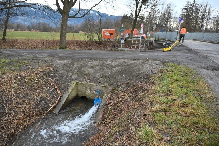 Frisches Wasser fließt ab sofort vom Alten Rhein in den Zuleitungsgraben und den Grindelkanal.