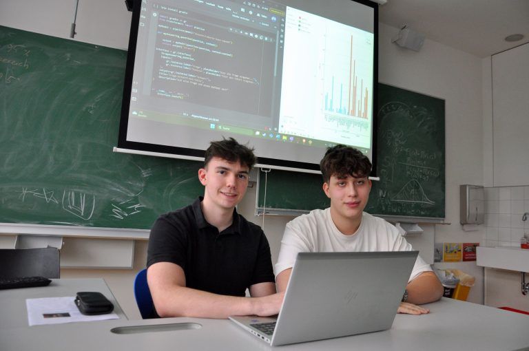 Wenn KI Faust erzählt : Die Schüler am Schoren sammeln wertvolle Erfahrungen in der Anwendung von KI.