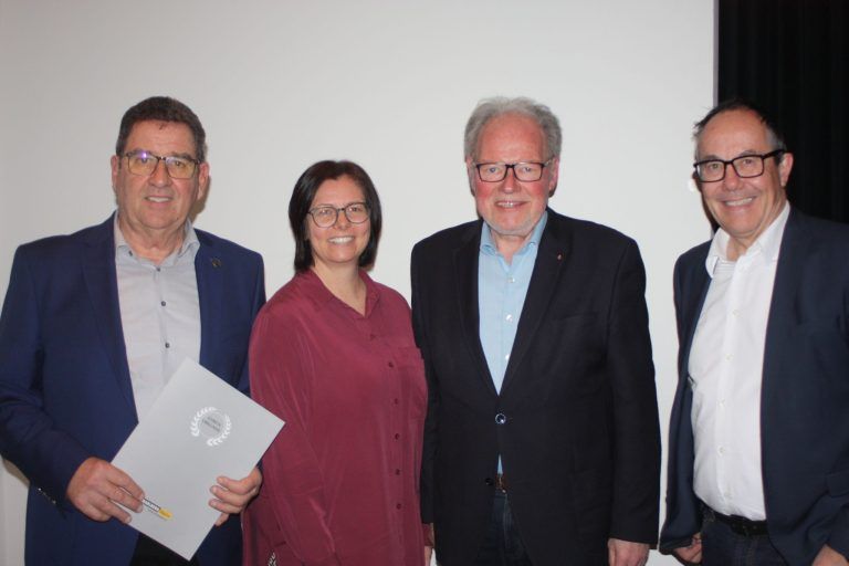 Hohe Auszeichnung für vier Funktionäre: Helmut Jenny, Katharina Wöß-Krall, Werner Huber und Andreas Prenn waren überglücklich.