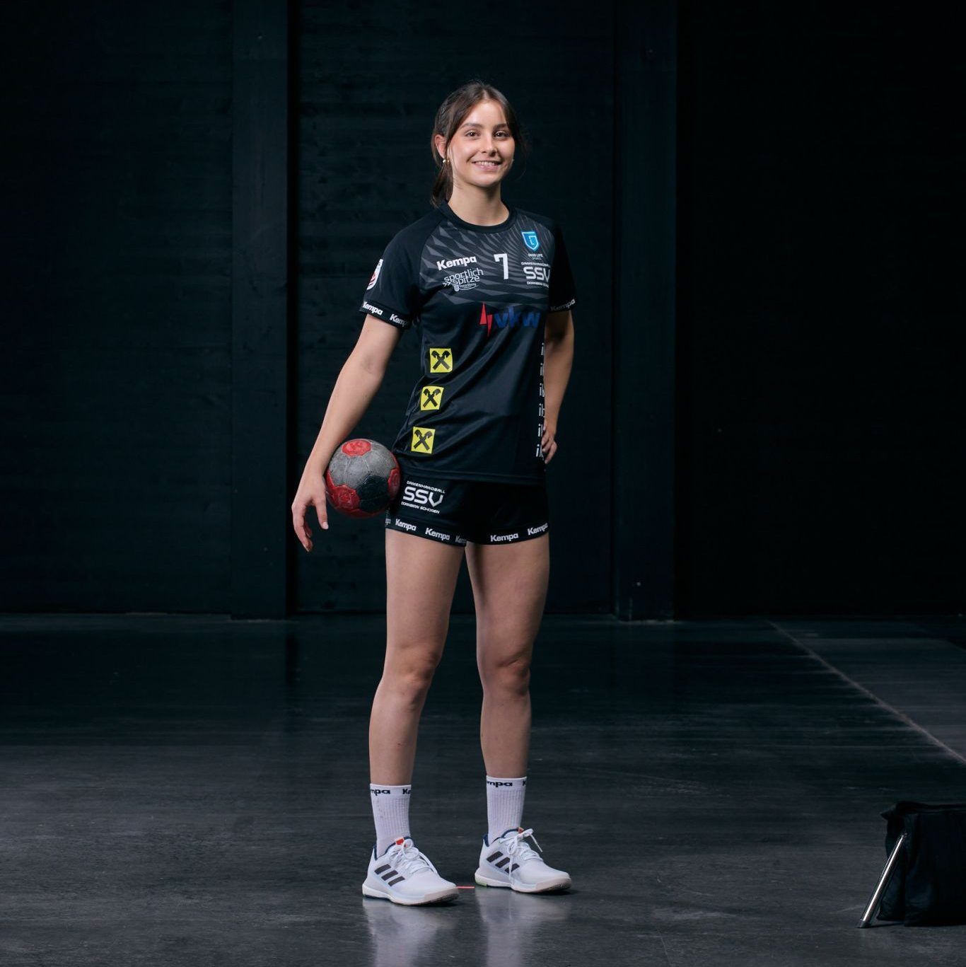 Fokussiert und mit Freude bei der Sache: Emilia Brändle lebt voll für den Handballsport. (privat)