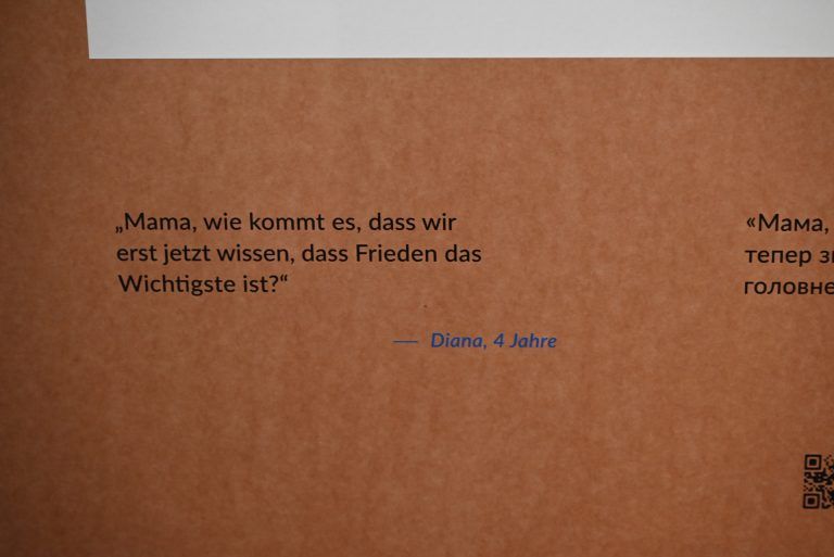 Krieg durch Kinderaugen erklärt: Berührende Zitate ukrainischer Kinder sind ausgestellt.