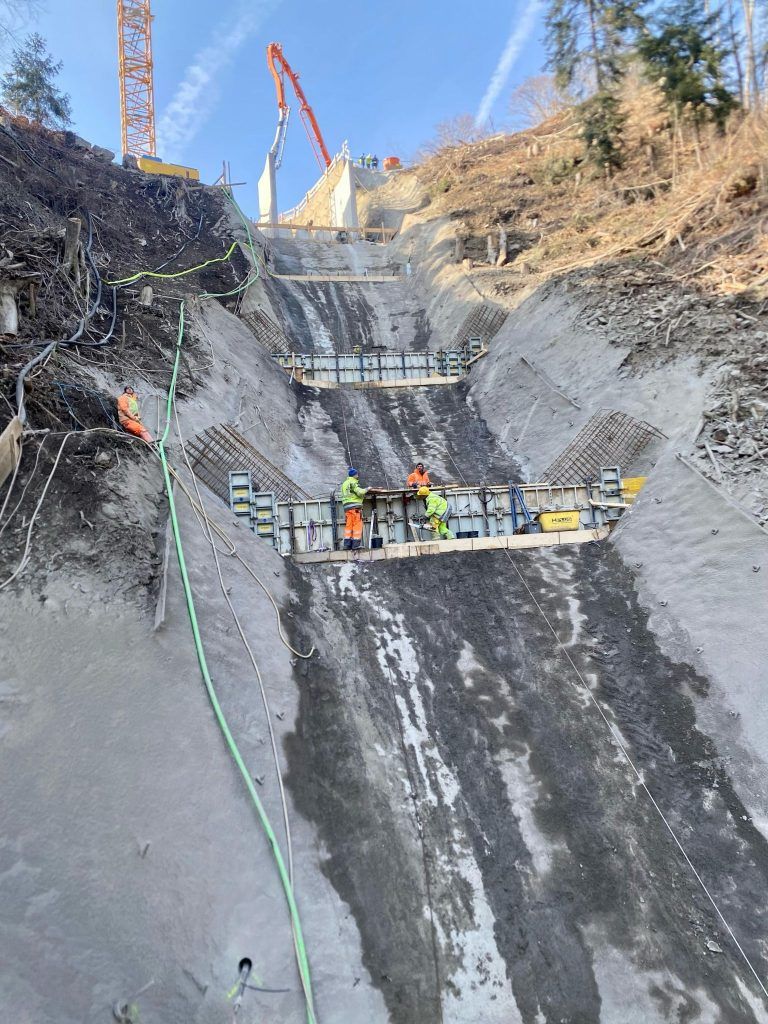 Hochwasserschutzprojekt. Steilstück beim Schlosstobel