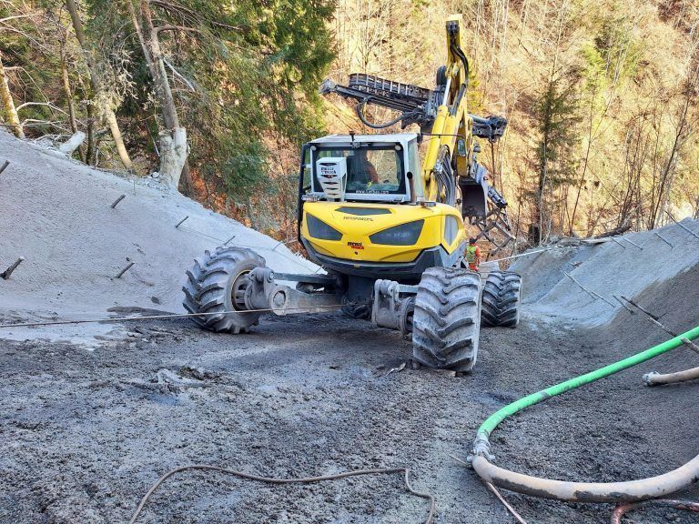 Hochwasserschutzprojekt. Steilstück beim Schlosstobel