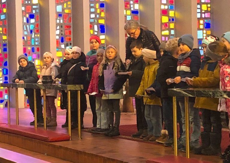 Erstkommunion: Kreative Vorbereitung: Die Kinder meisterten ihr Ansagen hervorragend.