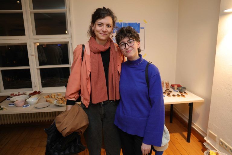 "Talks & Tapas" in "Gelber Fabrik": Verena Knöpfle und Hannah Schleinitz.
