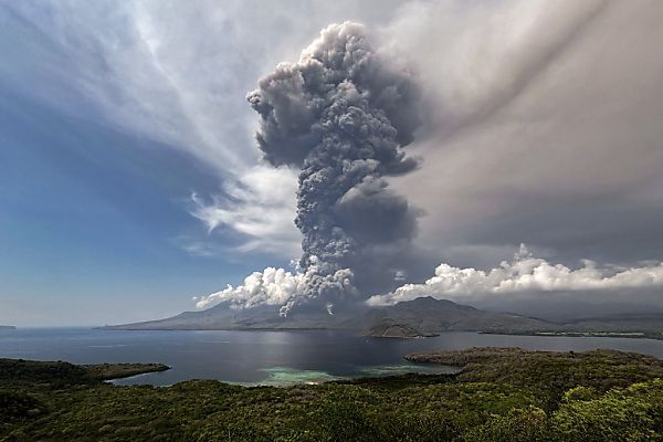 Vulkanausbruch auf Flores in Indonesien befürchtet