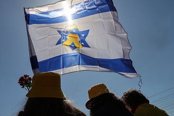 Identität ungeklärt: Hamas will tote Geiseln übergeben haben