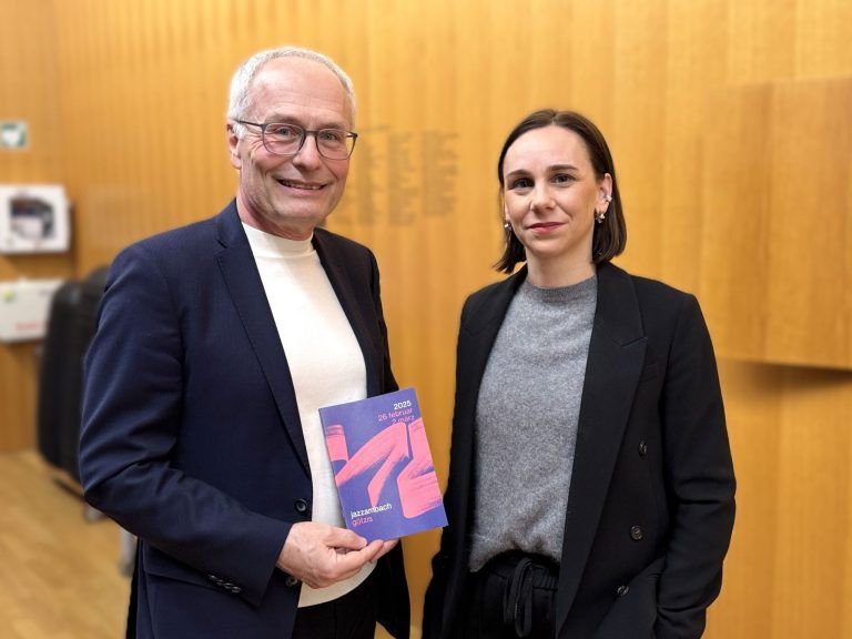 Musikalisch einzigartige Erlebnisse: Kulturamtsleiterin Claudia Voit und Anton Steinberger (Verein jazzambach).