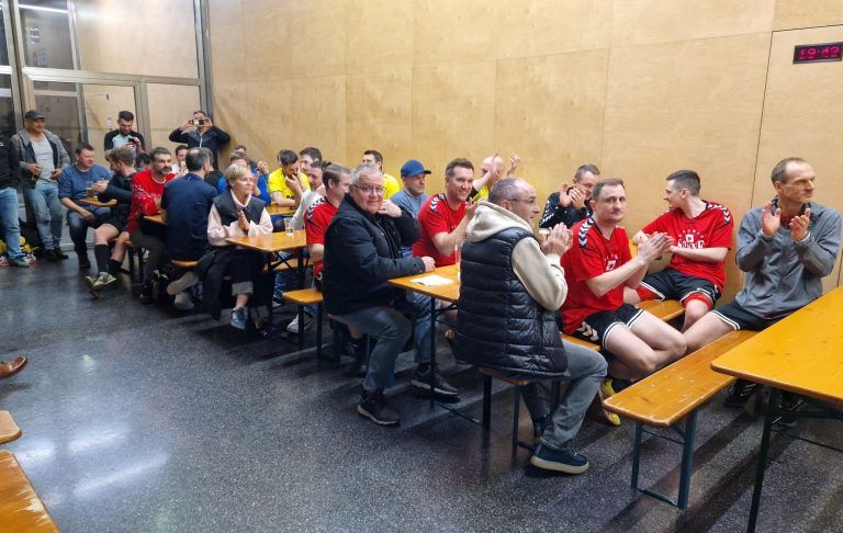 Im Gastrobereich ließ man die Spiele Revue passieren. - RW Rankweil triumphiert beim Fritz-Rafreider-Gedächtnisturnier - 17. Fritz Rafreider Turnier FC Dornbirn