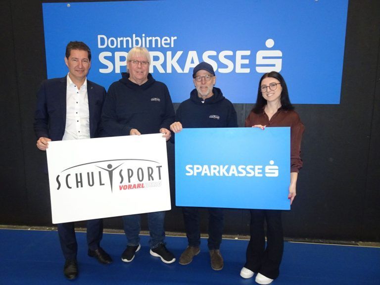 Die Kooperation für den Schulsport wird fortgesetzt - im Bild v. li. n.re. Direktor Harald Giesinger, Sportreferent Christoph Neyer, Conny Berchtold, Jugendkoordinatorin Melisa Dizdarevic. - Spannende Schulolympics im Badminton - Schulolympics im Badminton 2025