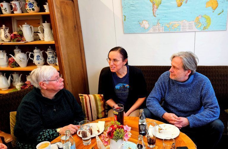 Der Willkommenstreff „Neu daheim in Lochau“, organisiert vom Sozial- und Integrationsausschuss mit Obfrau Elisabeth Simma (Bildmitte), erfreut sich großer Beliebtheit. - Bilder vom Willkommenstreff „Neu daheim in Lochau“ im Brockenhaus-Cafe. - Bilder vom Willkommenstreff „Neu daheim in Lochau“ im Brockenhaus-Cafe.