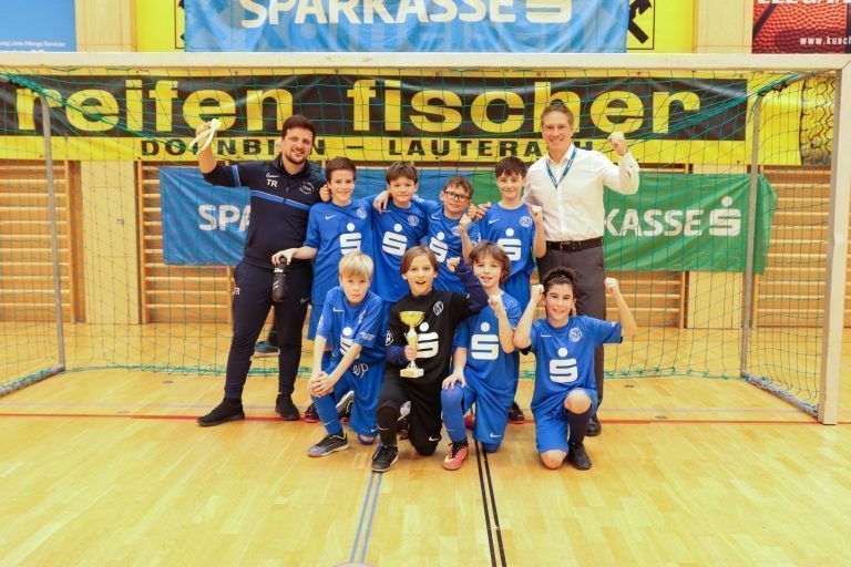 Stolze Sieger und Fußballbegeisterung pur bot das diesjährige Julius-Ritter-Nachwuchs-Turnier. - Neue Dressen und große Begeisterung - Der SC Admira Dornbirn lud zum internationalen Julius-Ritter-Nachwuchs-Gedächtnisturnier.