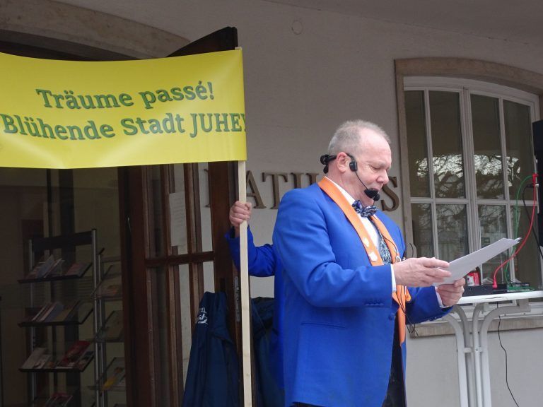 Wie immer brachte es der Schnorrowagglar auf den Punkt. - Narrenstreich in Dornbirn - Bürgermeisterin musste den Rathausschlüssel den Narren übergeben.