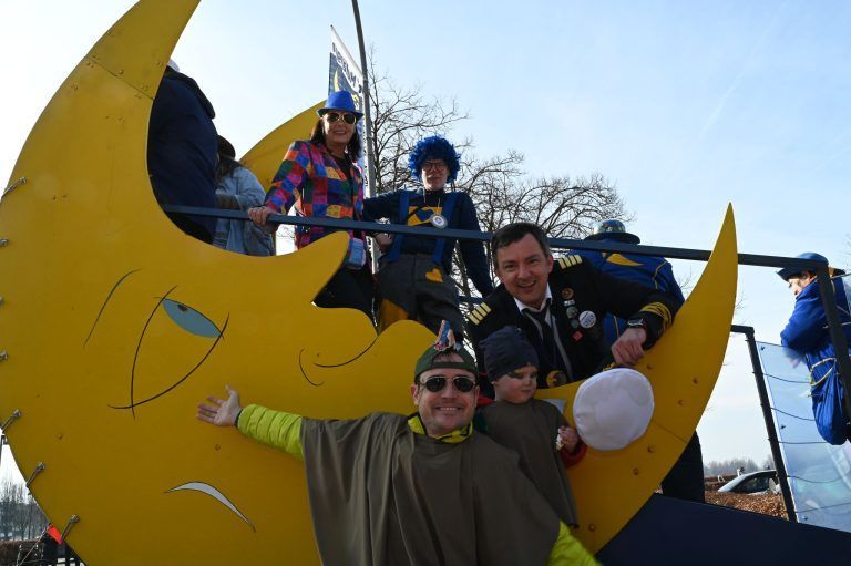 Mufängar fingen den Fasching ein : Der Mufängar-Wagen mit Bgm. Staudinger.