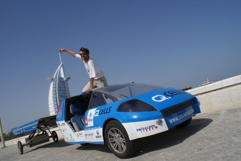 Wälderstrom: nachhaltige Energie aus der Region für die Region: Louis Palmer berichtet über die Erdumrundung mit seinem Solarauto.