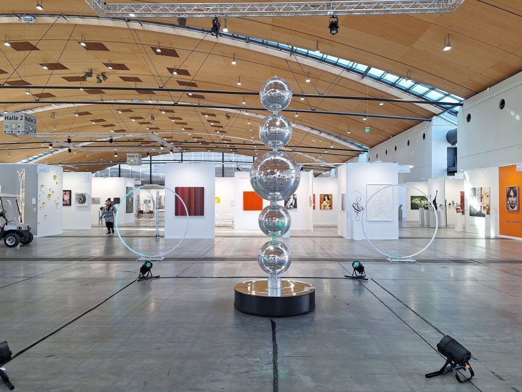 Skulpturale Licht- und Klanginstallationen